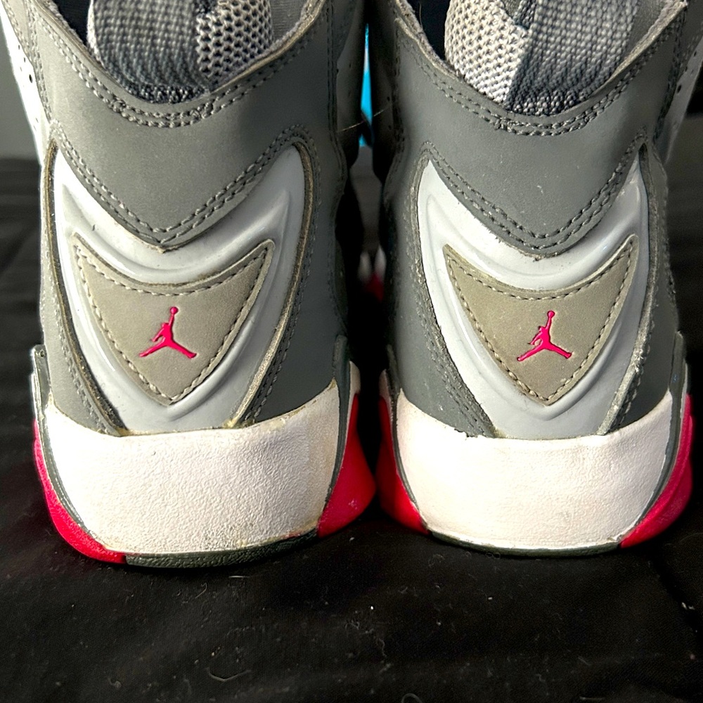 Wolf Gray & Pink true flights 5/5Y